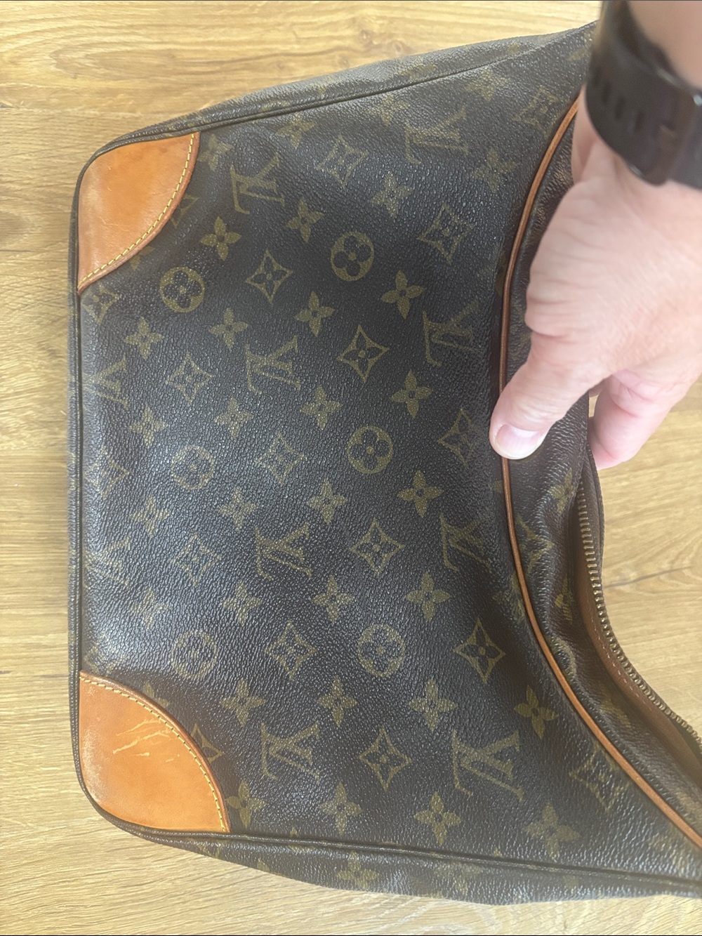 Louis Vuitton Monogram Canvas Shoulder Bag with Tan Trim - Picture 5 of 7